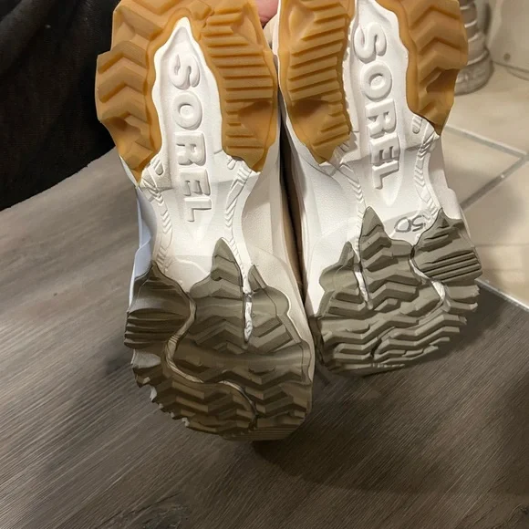 Sorel Women's Beige and Gray Winter Boots - Picture 4 of 4